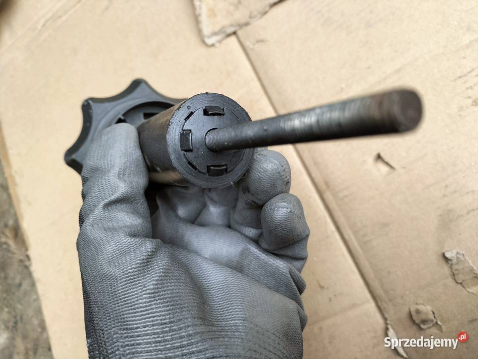 AUDI A4B5 A4 B5 8D0803899M ŚRUBA KOŁA ZAPASOWEGO