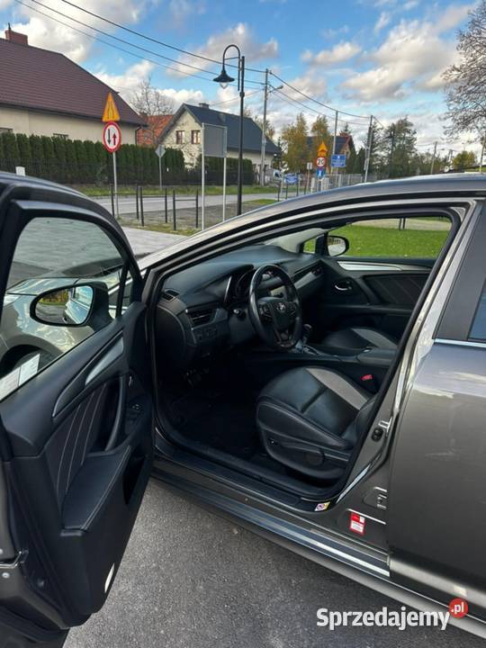 Toyota Avensis III 2017 20 Benzyna 152 Automat światła LED Grójec