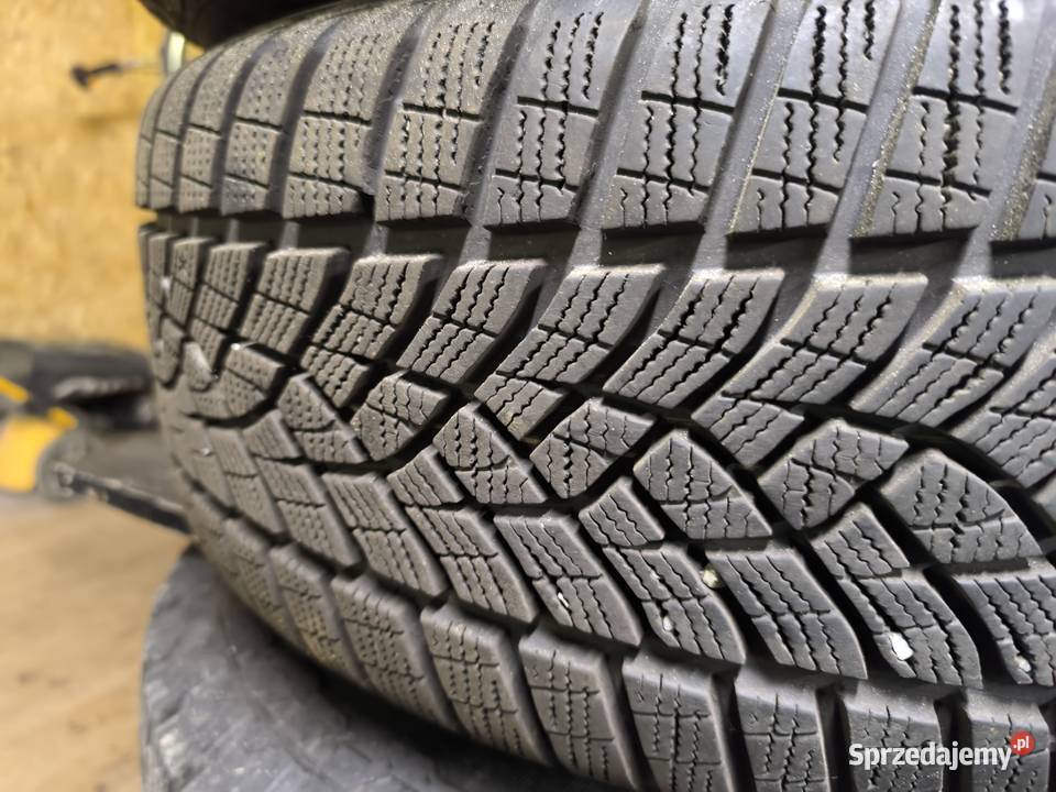 Opony zimowe Goodyear Ultragrip 235x50x18 małopolskie Żegocina