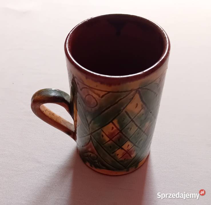 Kubek ceramiczny ręcznie formopwany i zdobiony Koźminek