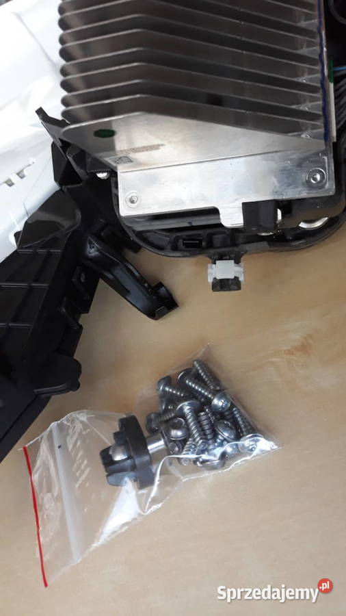 Tesla 3 części przedniej lewej lampy Lampy przednie