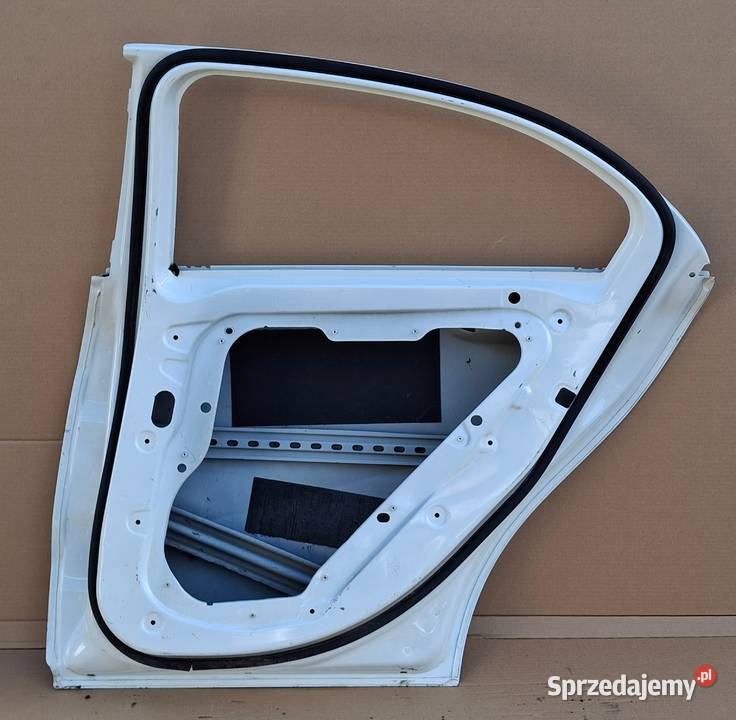 MERCEDES AKLASA W176 DRZWI PRAWY TYŁ PRAWE TYLNE osobowe