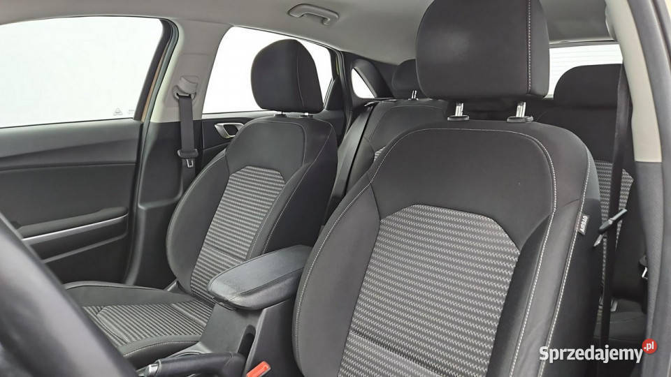 Kia Ceed 15 TGDI M Z Polskiego Salonu Faktura wielofunkcyjna kierownica Warszawa
