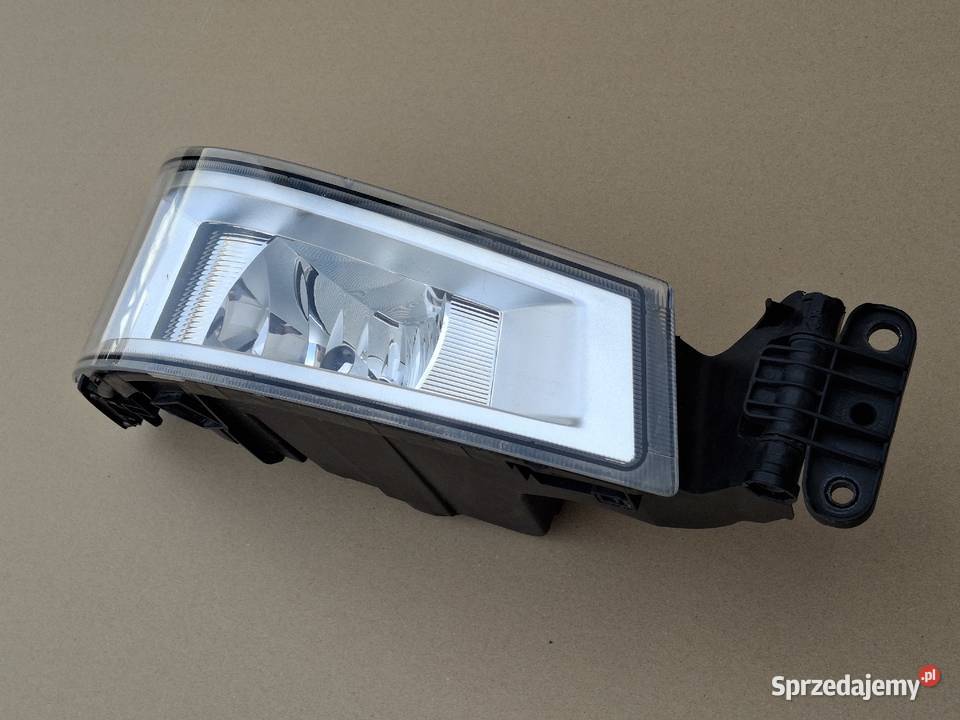 VOLVO FH4 HALOGEN PRAWY LAMPA PRZECIWMGIELNA Bieleń