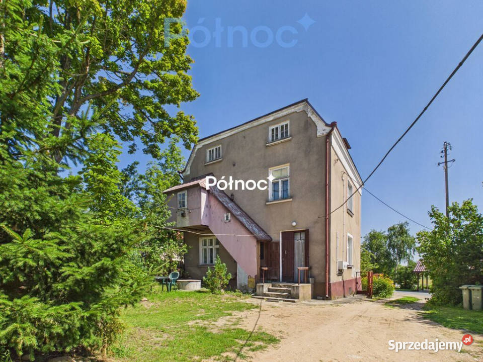 Zabytkowa kamienica w Rajgrodzie nieopodal