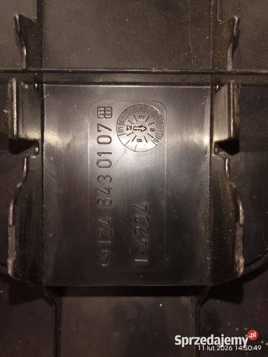 Element centralny tylne kanapy popielniczka c124 Lublin