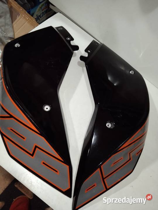 Pokrywa zbiornika paliwa KTM DUKE 390 Lewa Świdnica