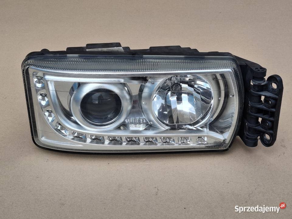 IVECO STRALIS EUROCARGO REFLEKTOR PRAWY LED Bieleń