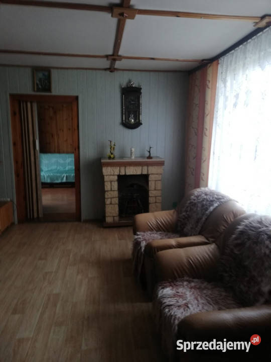 Dom wolnostojący na wsi asfalt Karsy