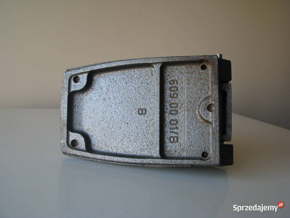 Stary solidny duży żeliwny dziurkacz PRL małopolskie Brzegi