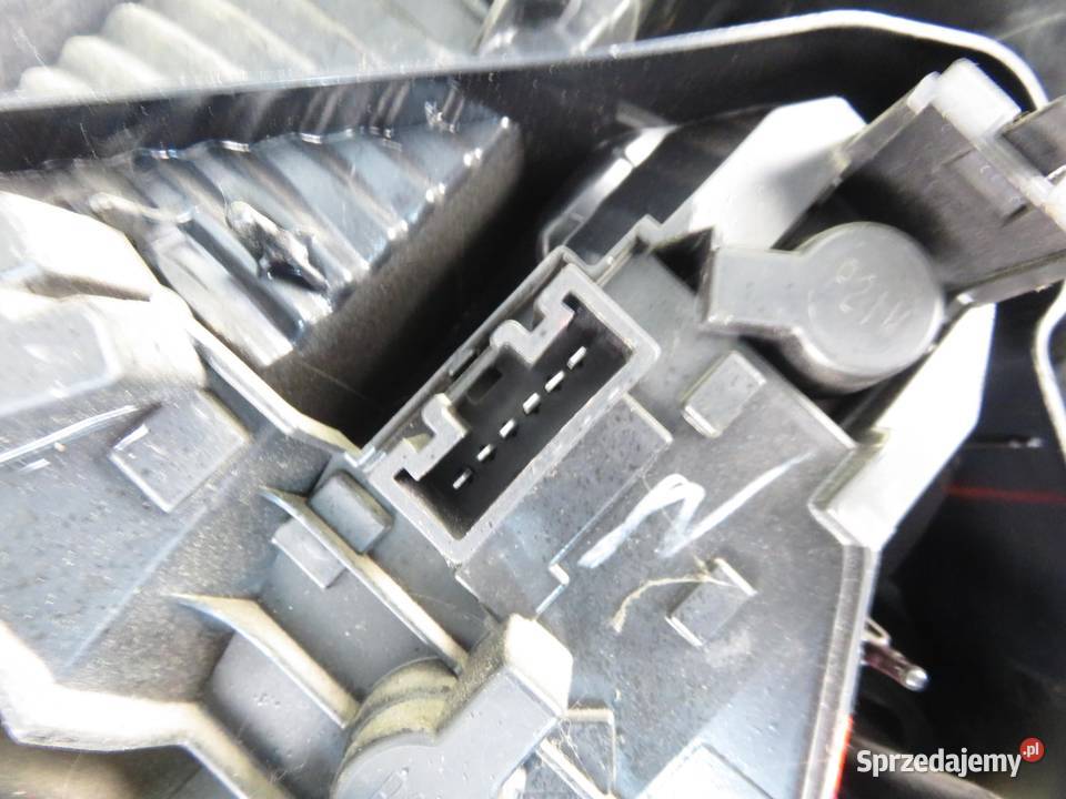 LAMPA PRAWA TYLNA TOYOTA COROLLA E12