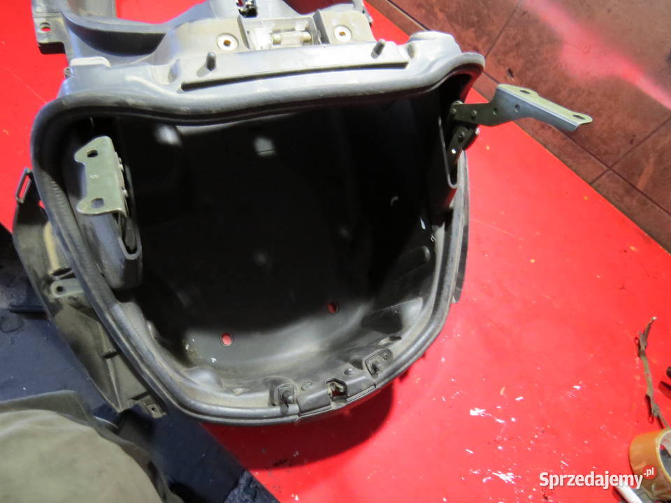 PIAGGIO X8 125 200 250 kufer schowek pod mazowieckie
