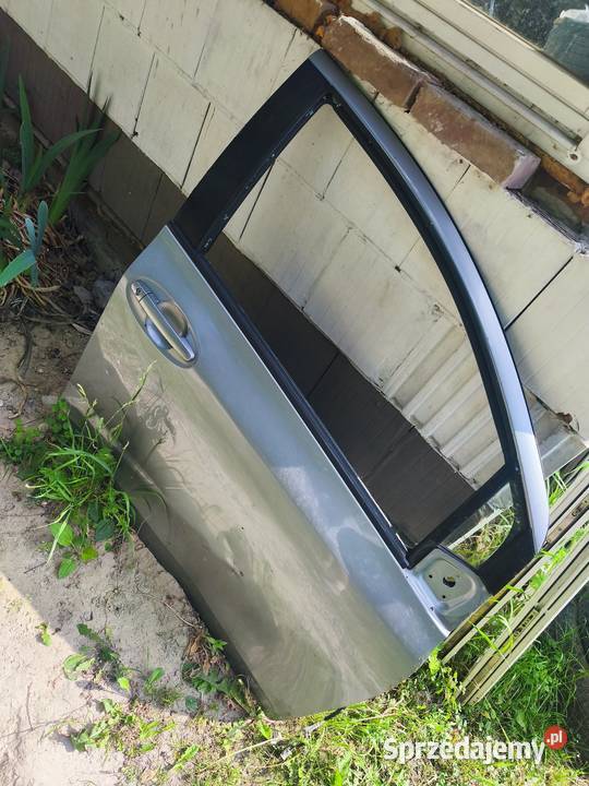 Toyota Yaris 2 klapa tył