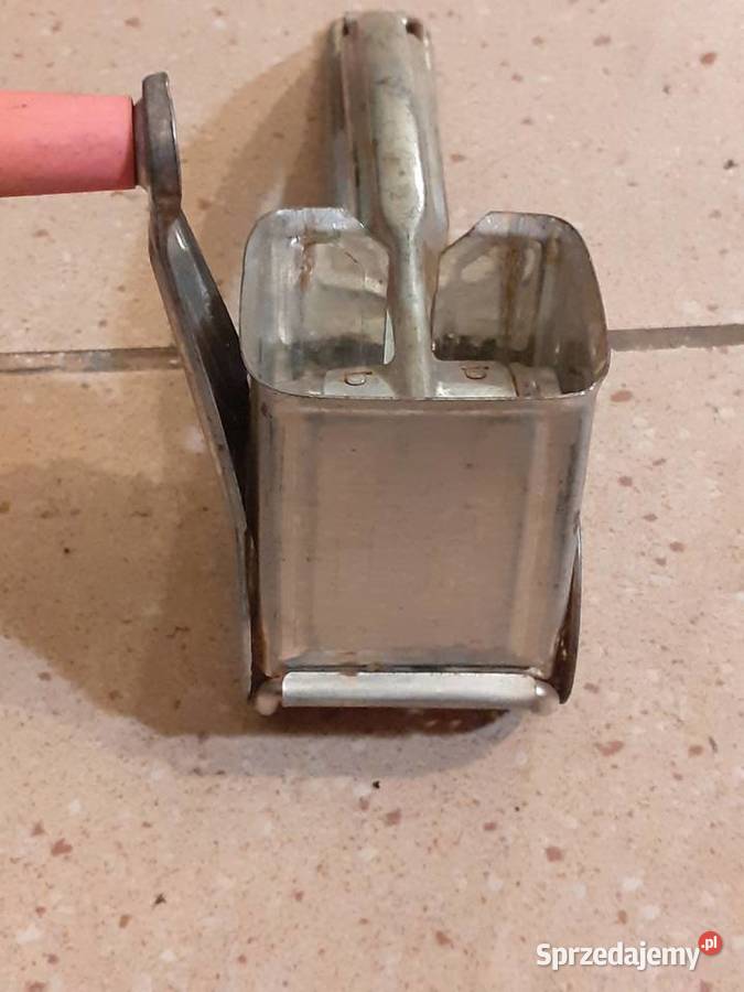 Ręczna tarka do sera orzechów itp PRL Chorzów