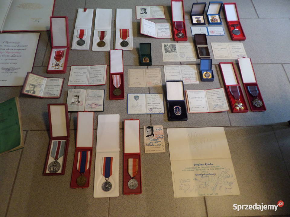 Zestaw Odznaczeń Frontowca i potem Milicji Poznań sprzedam