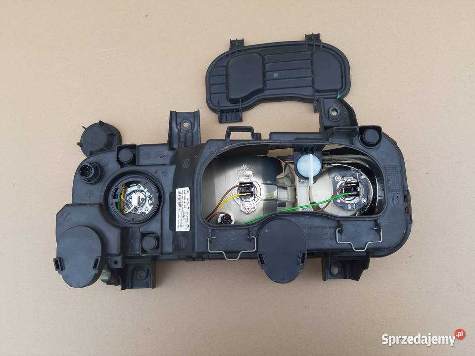 MERCEDES ATEGO REFLEKTOR PRAWY LAMPA A9678200161 Trzciel sprzedam