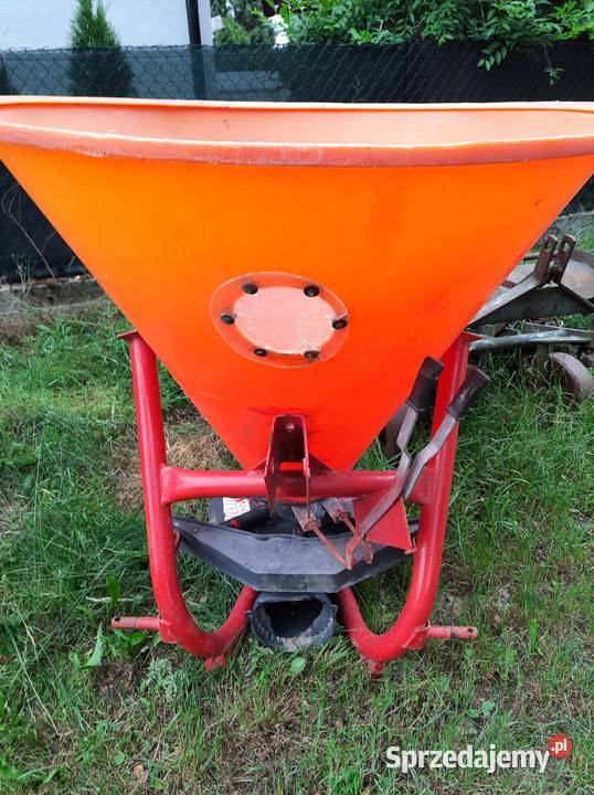 Rozsiewacz nawozów lejek 400 litrów nieuszkodzony Bucze