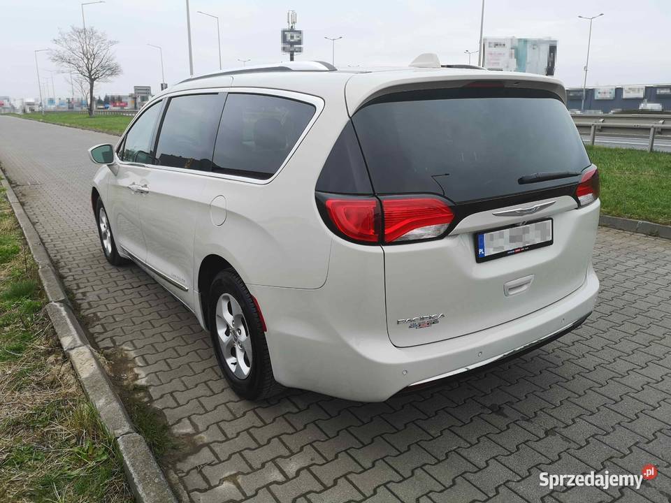 Chrysler Pacifica TouringL Plus 8 osobowa lakier metallic Komorniki