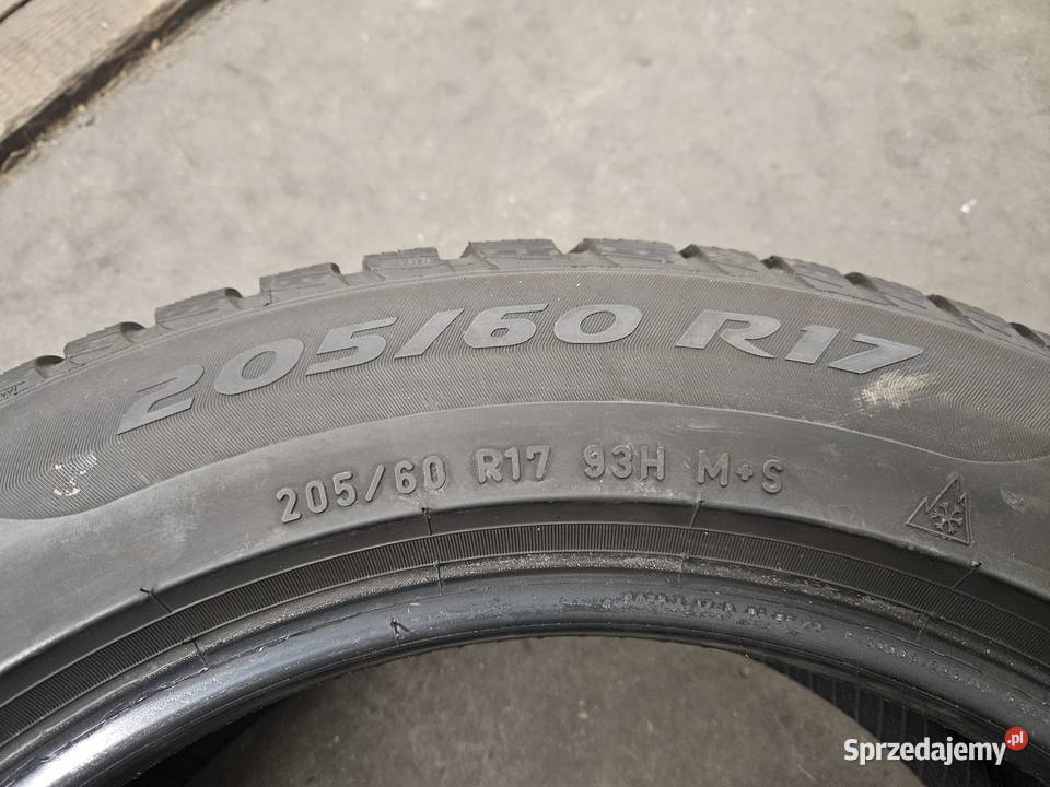 2 20560 R17 93H Pirelli Sotto Zero 3 2019r 650mm 205 śląskie Katowice