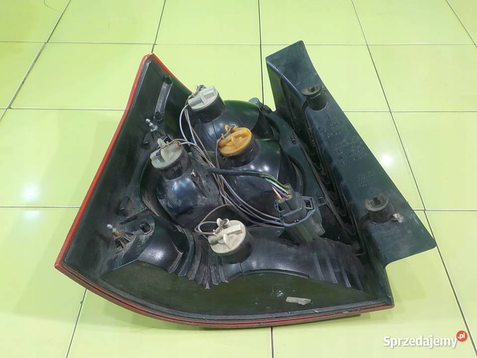 LAND ROVER FREELANDER II 22 TD4 07r lampa prawa Suków