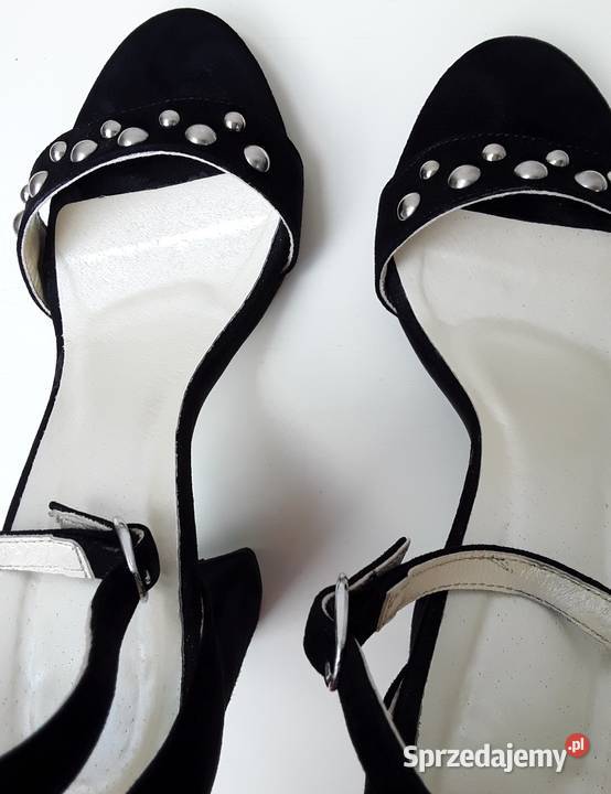 Zamszowe sandałki na obcasie r39