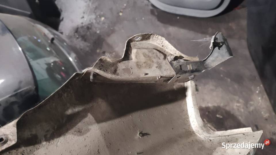 Błotnik prawy przód przedni Passat b5 LB9A Książ Wielkopolski