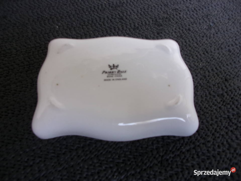 Porcelanowy pułmiseczek w róże firmy PRIDRY DALE