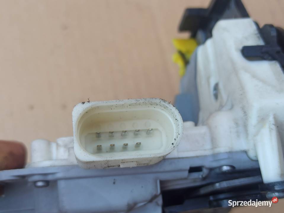 Zamek drzwi lewy przód 4F1837015E Audi A3 8P A6