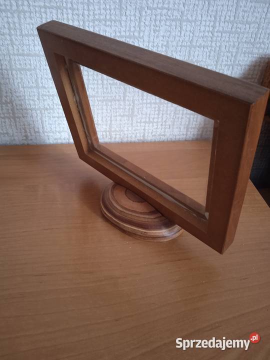 Drewniana ramka z szybką na zdjęcie