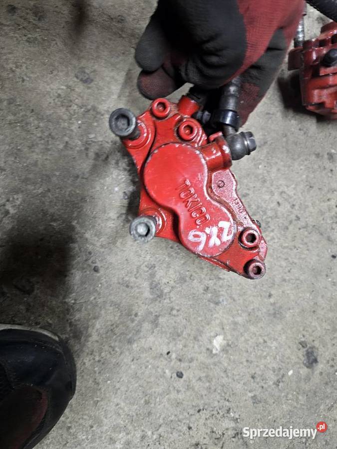 Kawasaki ZZR 600 zacisk lewy prawy przód przedni