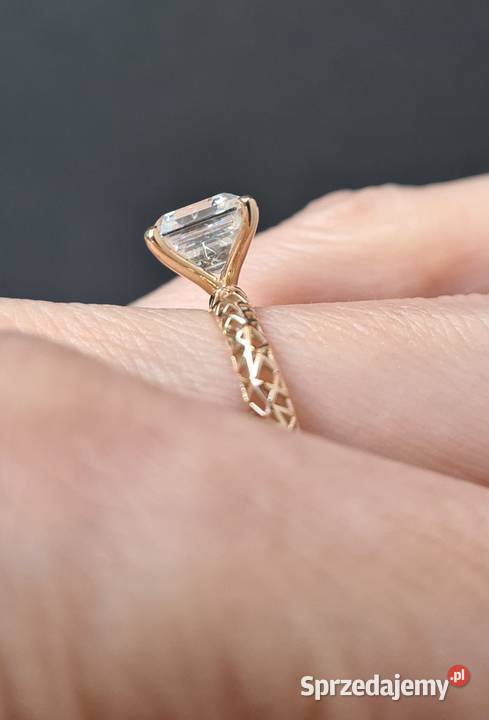 Złoty pierścionek z moissanitem 275ct R17 sprzedam