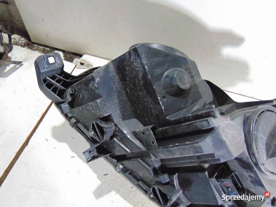 LAMPA PRAWA PRZEDNIA PRZÓD W166 A1668208661 osobowe