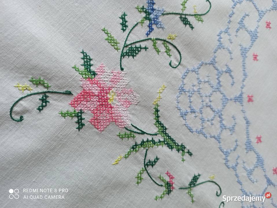 Serweta wyszywana ręcznie 82x82