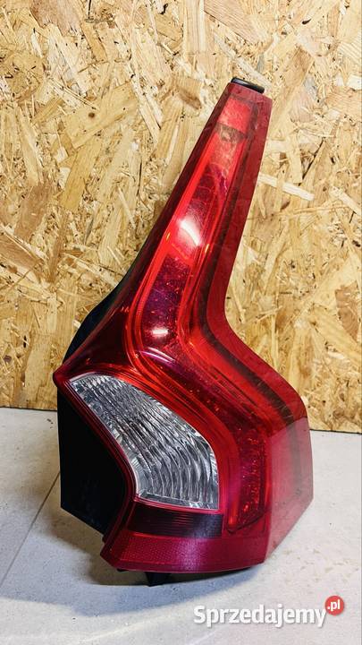 Lampa prawa tył Volvo V60 I 2012 uszk Bilcza