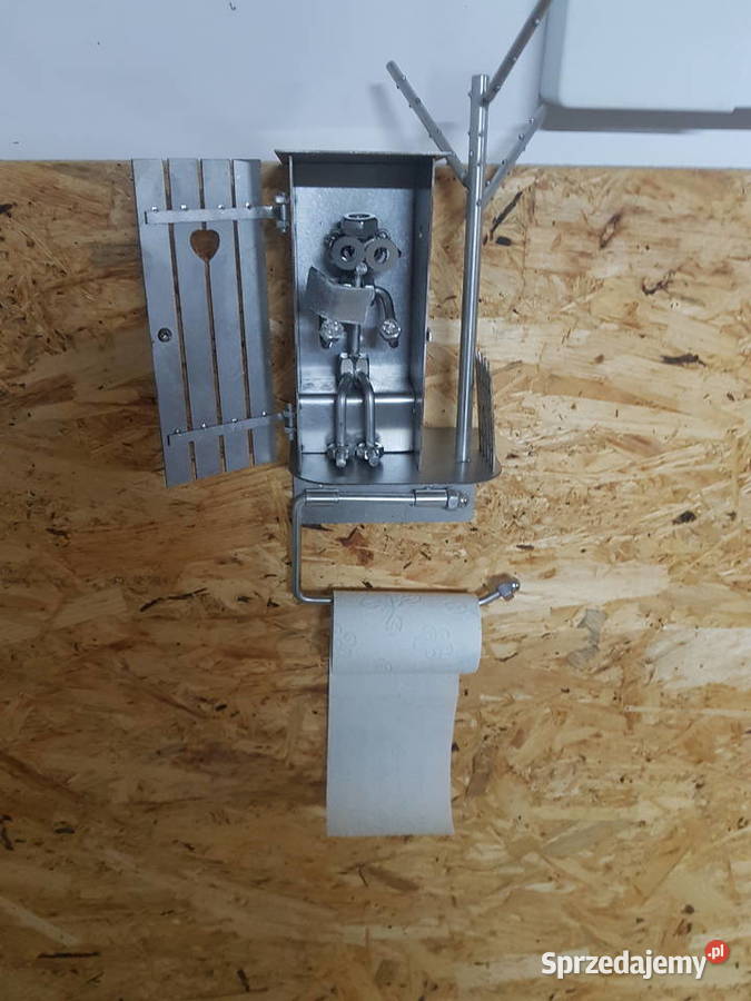 FIGURKA Z METALU WC GAZETA Z ROLKĄ NA PAPIER