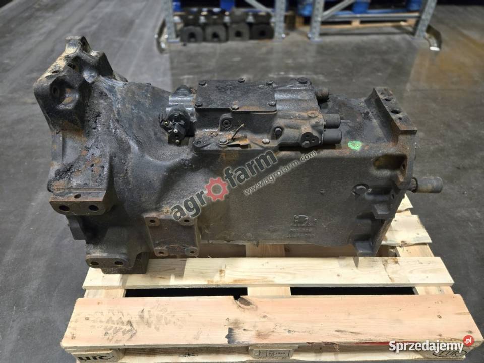 Skrzynia biegów Holland T6070 T6050 T6040 Skrzynia biegów Byków