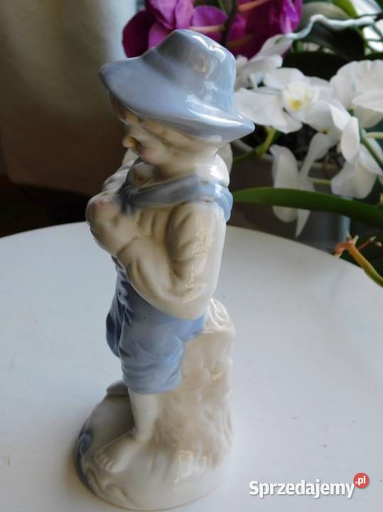 Figurka chłopca trzymającego owoc 482	Fiaf Szczecin sprzedam