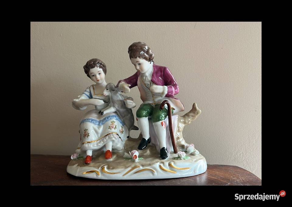 Figurka porcelanowa Pary Dworskiej z owieczką pomorskie