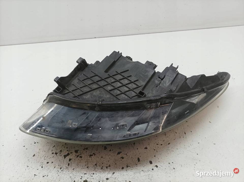 LAMPA PRZÓD PRAWA LIFT EU USZKODZONA 260103761R Rok produkcji 2016