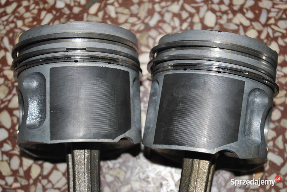 Tłoki komplet AUDI A4B5 A6C5 A8D2 SUPERB 1 Poręba sprzedam