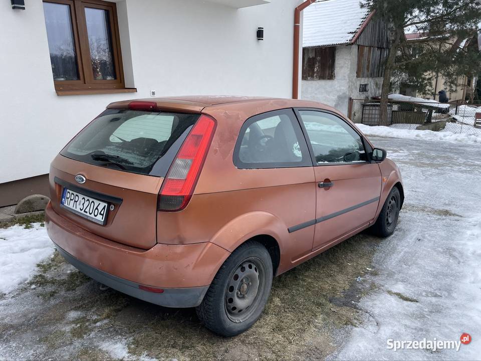 Ford Fiesta MK6 125 benzyna klimatyzacja odtwarzacz DVD Nienadowa