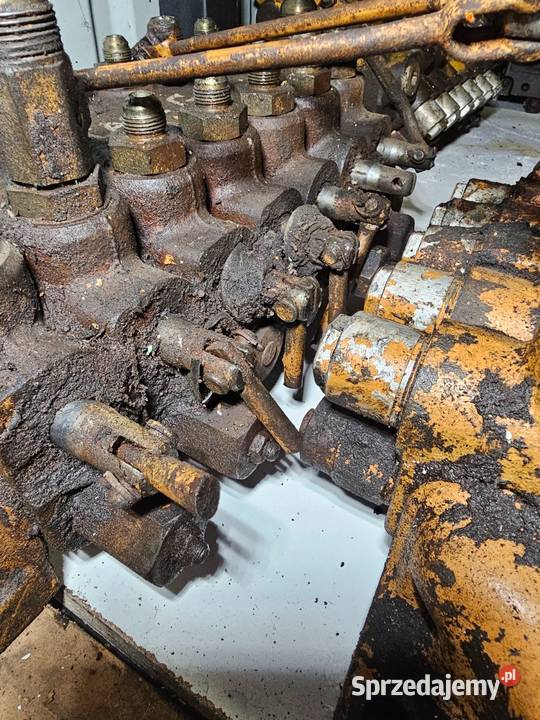7sekcyjny blok zaworów sterujących Case 580G pomorskie Gdynia