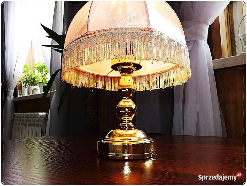 Lampka nocna idealna do sypialni w stylu retro