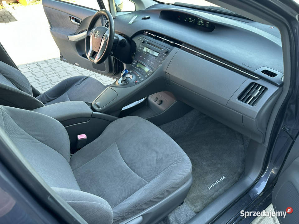 Toyota Prius 18 hybryda Zarejestrowany w Bateria wspomaganie kierownicy Ostrowiec Świętokrzyski