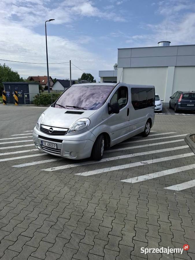 Opel vivaro 25 dci 8smio osobowy sprowadzony Kielce