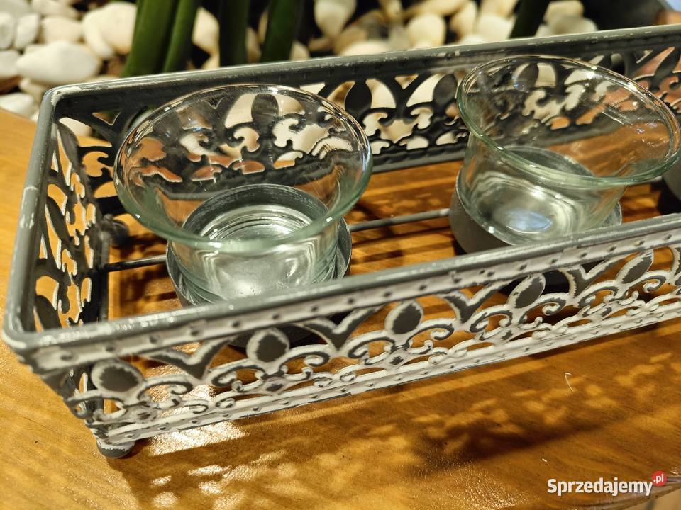 Świecznik potrójny z motywem królewskiej lilii Warszawa