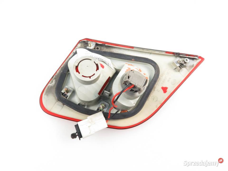 LAMPA PRAWA TYLNA KLAPA MITSUBISHI CARISMA LIFT osobowe