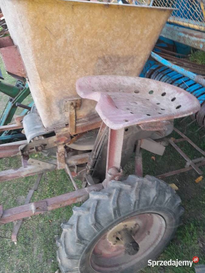 Rozsiewacz Kos do soli nawozu wapna 3 nieuszkodzony Żarki