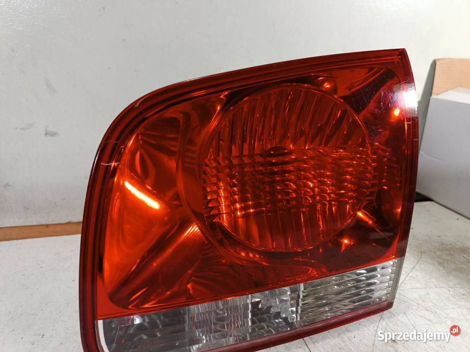 LAMPA W KLAPĘ PRAWY TYŁ VOLKSWAGEN TOUAREG osobowe