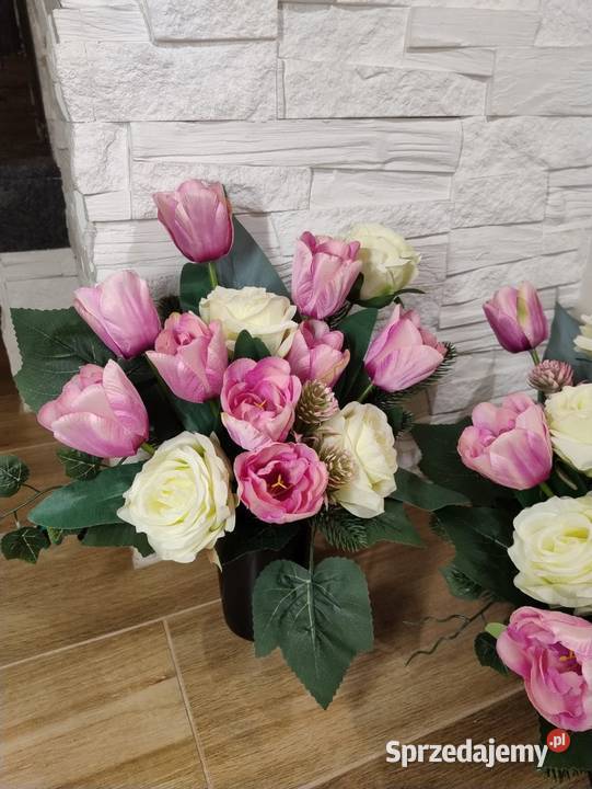 Stroik na cmentarz z wazonem wiązanka na grób Skierdy